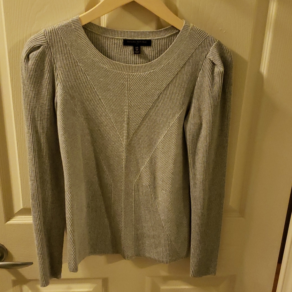 Puffy sleeve sweater